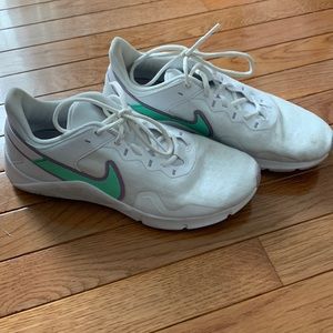 Lightly worn Nike lifting shoes White